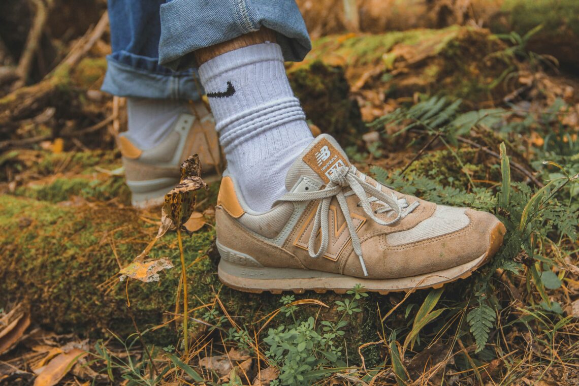 Na sportowo, ale z klasą. Buty, które podkręcą każdą wiosenną stylówkę